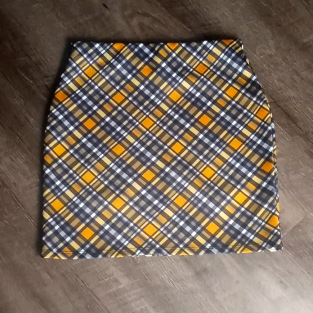 Plaid Short Skirt Black And Gold